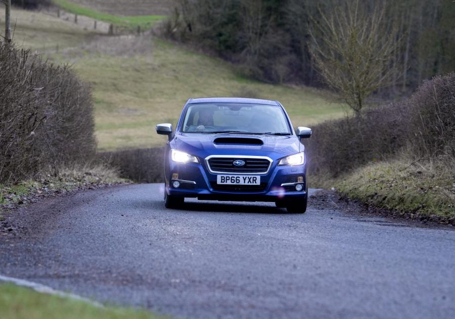  Subaru Levorg GT 2016 года  (UK) (фото 14 из 40)